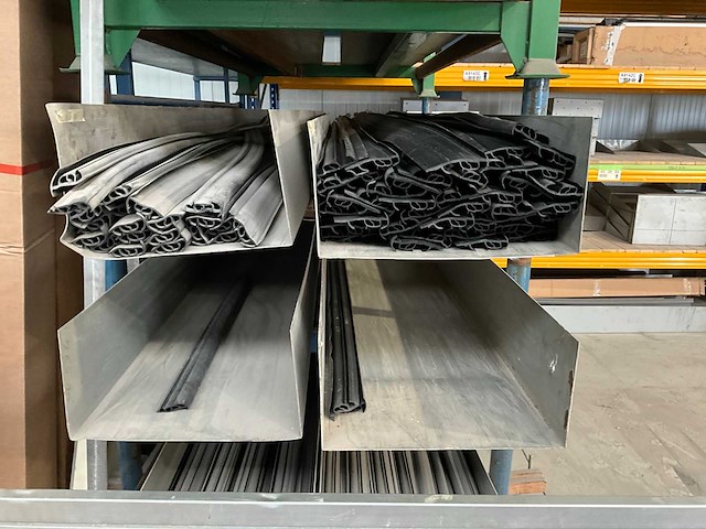 Stapeljuk met inhoud (3x) - afbeelding 2 van  4