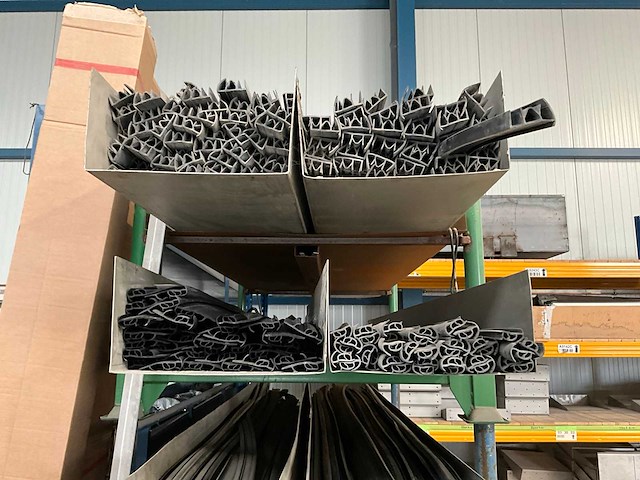 Stapeljuk met inhoud (3x) - afbeelding 3 van  4