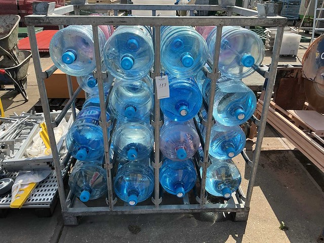 Stapeljuk met inhoud voor waterbidons - afbeelding 1 van  1