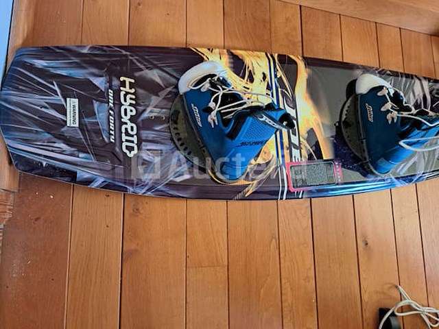 Starcraft 1710 recreatieve binnenboordboot in gebruik, dubbelassige aanhanger, accessoires - afbeelding 2 van  29