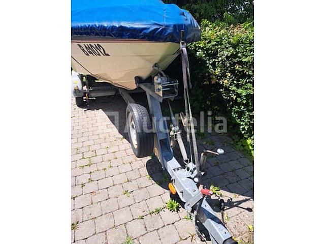 Starcraft 1710 recreatieve binnenboordboot in gebruik, dubbelassige aanhanger, accessoires - afbeelding 13 van  29