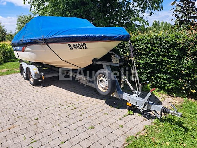 Starcraft 1710 recreatieve binnenboordboot in gebruik, dubbelassige aanhanger, accessoires - afbeelding 12 van  29
