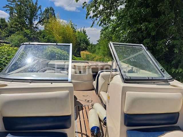 Starcraft 1710 recreatieve binnenboordboot in gebruik, dubbelassige aanhanger, accessoires - afbeelding 26 van  29