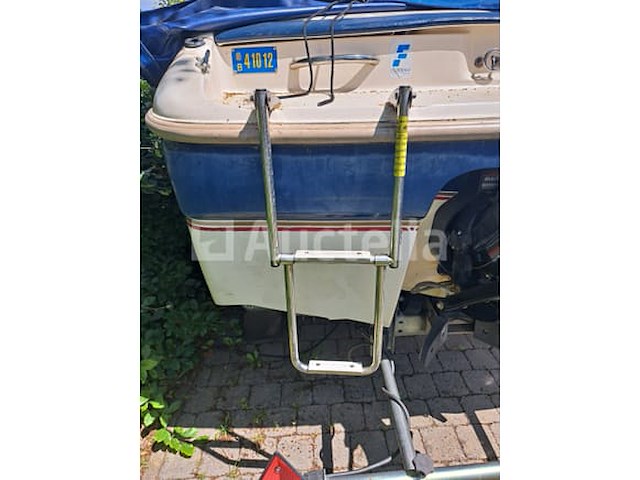 Starcraft 1710 recreatieve binnenboordboot in gebruik, dubbelassige aanhanger, accessoires - afbeelding 27 van  29