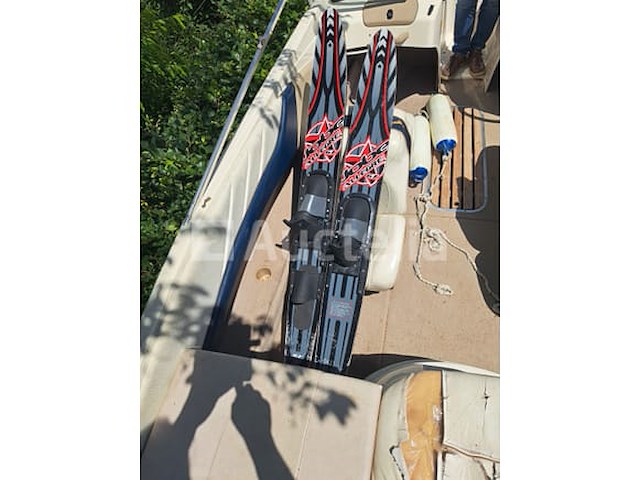 Starcraft 1710 recreatieve binnenboordboot in gebruik, dubbelassige aanhanger, accessoires - afbeelding 29 van  29