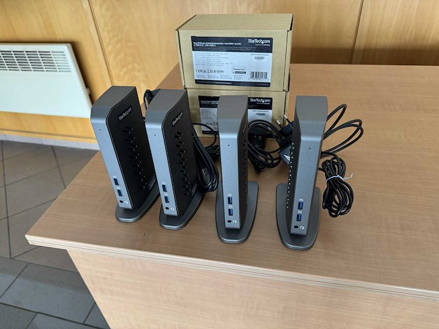 Startech - hama - i-tec - fujitsu - pack of 11 docking station - afbeelding 1 van  9