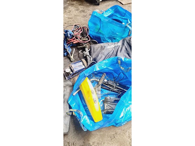 Startkabels, stofzuiger, luchtpomp en opblaasmatras - afbeelding 5 van  6
