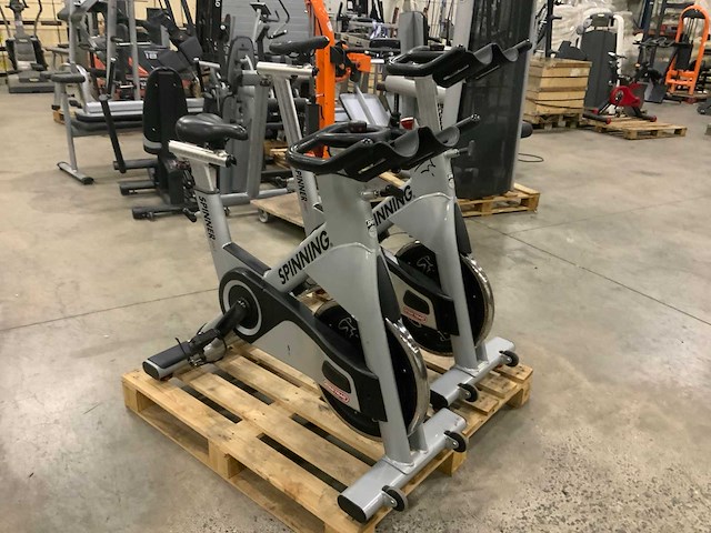 Startrac nxt 2x indoorcycle spinningbike - afbeelding 1 van  7