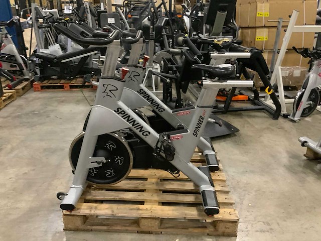 Startrac nxt 2x indoorcycle spinningbike - afbeelding 1 van  8
