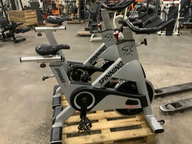 Startrac nxt 2x indoorcycle spinningbike - afbeelding 1 van  9