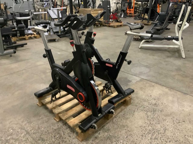 Startrac studio 5 indoorcycle x2 spinningbike - afbeelding 1 van  5