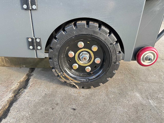 Starvox - 2025 - sv-1260 - straatveegmachine - afbeelding 10 van  23