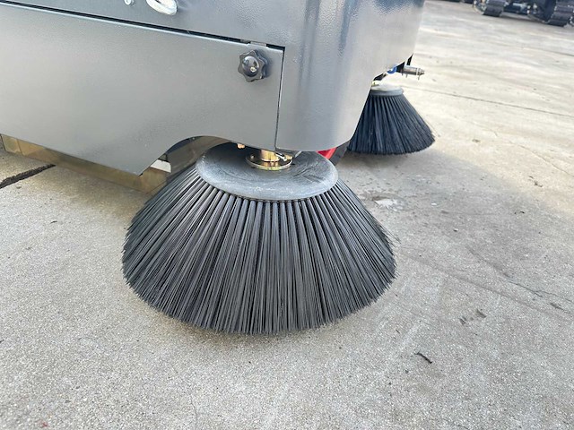 Starvox - 2025 - sv-1260 - straatveegmachine - afbeelding 11 van  23