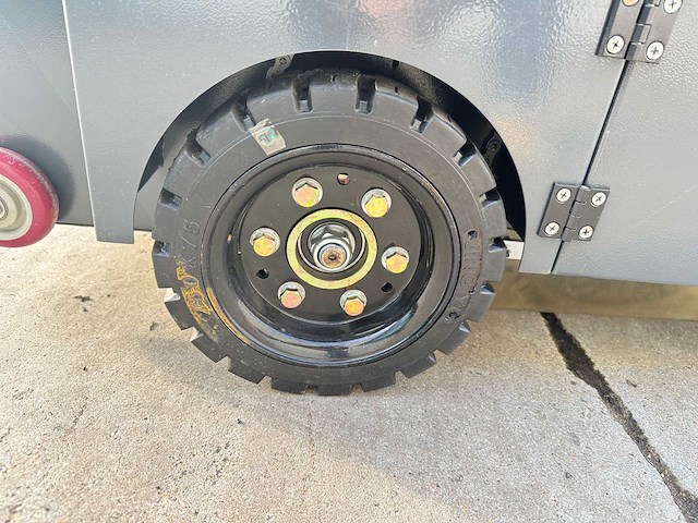 Starvox - 2025 - sv-1260 - straatveegmachine - afbeelding 13 van  23