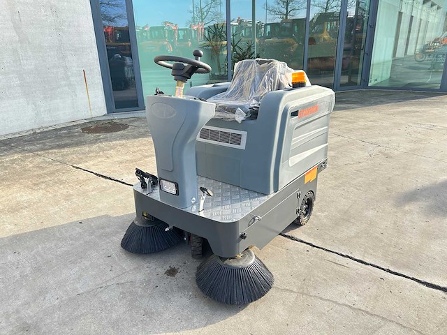 Starvox - 2025 - sv-1260 - straatveegmachine - afbeelding 12 van  23
