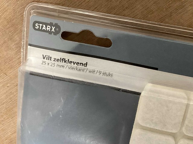 Starx zelfklevend vilt 25x25 mm (44x) - afbeelding 2 van  3