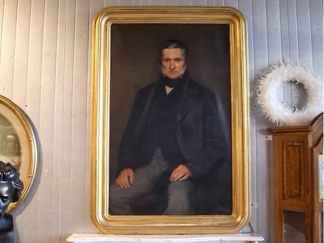 Statig portret - afbeelding 1 van  4