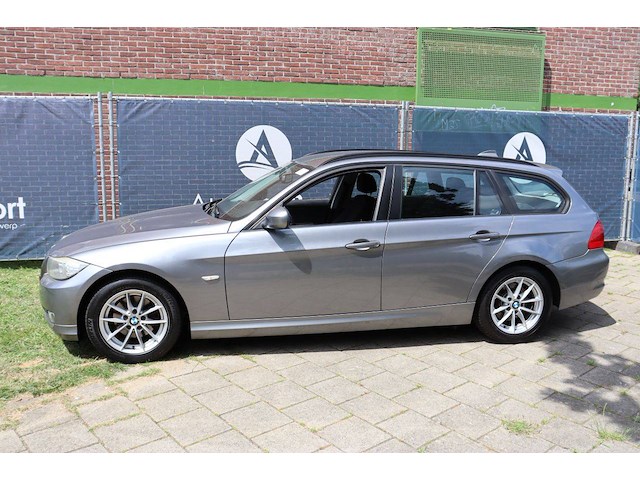 Stationwagen bmw 318i benzine 143pk 2010 - afbeelding 1 van  1