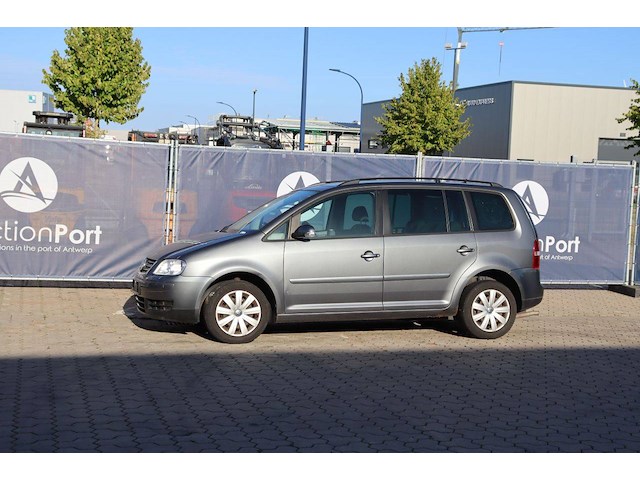 Stationwagen volkswagen touran benzine (marge) - afbeelding 1 van  1