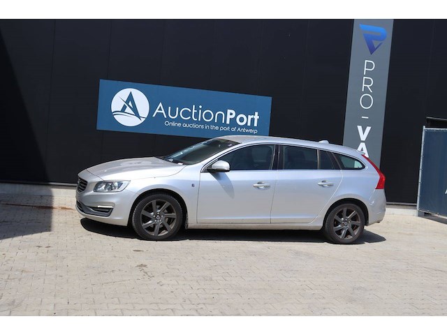 Stationwagen volvo v60 d3 r-design diesel 150pk 2016 - afbeelding 1 van  1