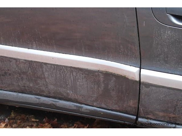 Stationwagen volvo v70, yv1sw799942396508, 1e inschr 27/04/04, 2401cm³, 120kw, euro 3, diesel, 324633km vlgs ltst keuring, kentekenbewijs, gelijkvormigheidsattest, keuring gelding 27/04/2020 - afbeelding 4 van  13