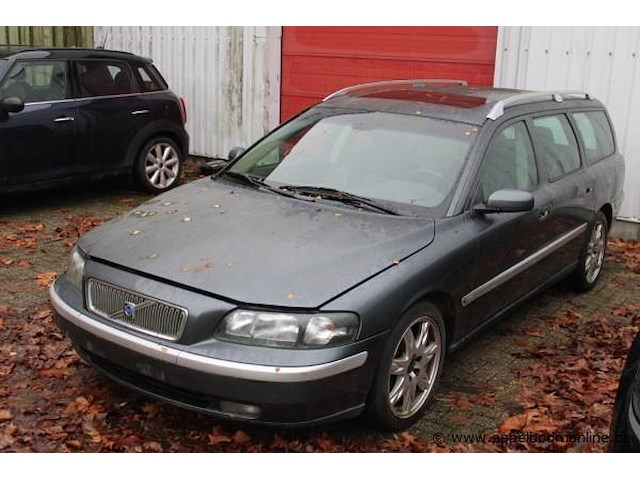 Stationwagen volvo v70, yv1sw799942396508, 1e inschr 27/04/04, 2401cm³, 120kw, euro 3, diesel, 324633km vlgs ltst keuring, kentekenbewijs, gelijkvormigheidsattest, keuring gelding 27/04/2020 - afbeelding 1 van  13