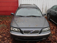 Stationwagen volvo v70, yv1sw799942396508, 1e inschr 27/04/04, 2401cm³, 120kw, euro 3, diesel, 324633km vlgs ltst keuring, kentekenbewijs, gelijkvormigheidsattest, keuring gelding 27/04/2020 - afbeelding 6 van  13