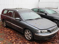 Stationwagen volvo v70, yv1sw799942396508, 1e inschr 27/04/04, 2401cm³, 120kw, euro 3, diesel, 324633km vlgs ltst keuring, kentekenbewijs, gelijkvormigheidsattest, keuring gelding 27/04/2020 - afbeelding 7 van  13