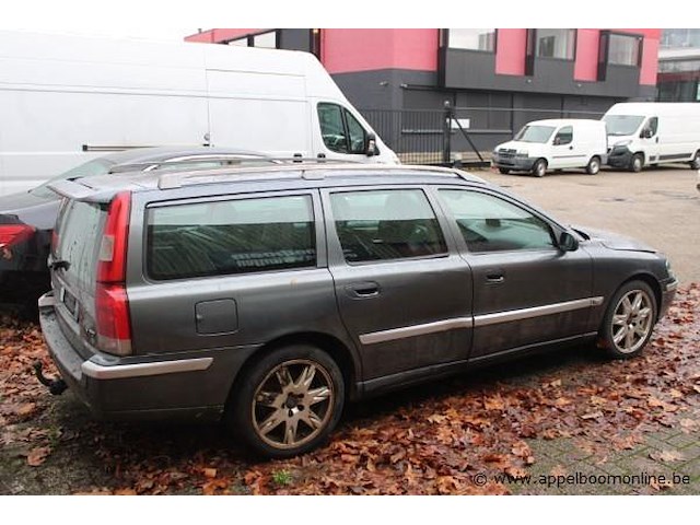 Stationwagen volvo v70, yv1sw799942396508, 1e inschr 27/04/04, 2401cm³, 120kw, euro 3, diesel, 324633km vlgs ltst keuring, kentekenbewijs, gelijkvormigheidsattest, keuring gelding 27/04/2020 - afbeelding 8 van  13