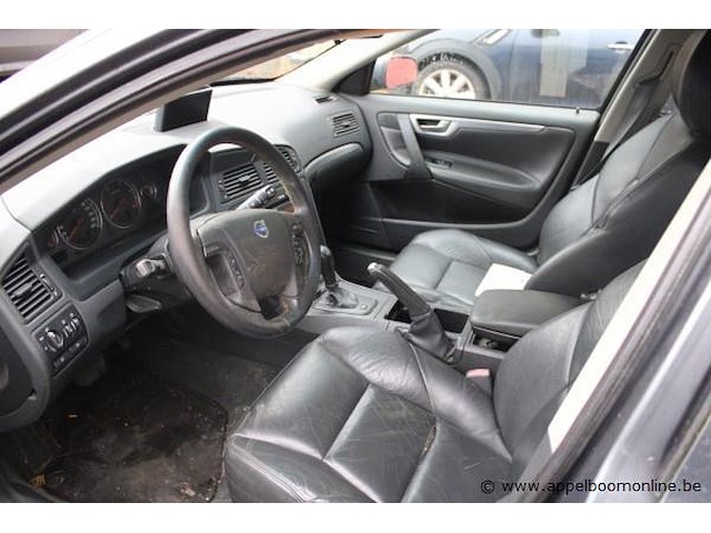 Stationwagen volvo v70, yv1sw799942396508, 1e inschr 27/04/04, 2401cm³, 120kw, euro 3, diesel, 324633km vlgs ltst keuring, kentekenbewijs, gelijkvormigheidsattest, keuring gelding 27/04/2020 - afbeelding 10 van  13