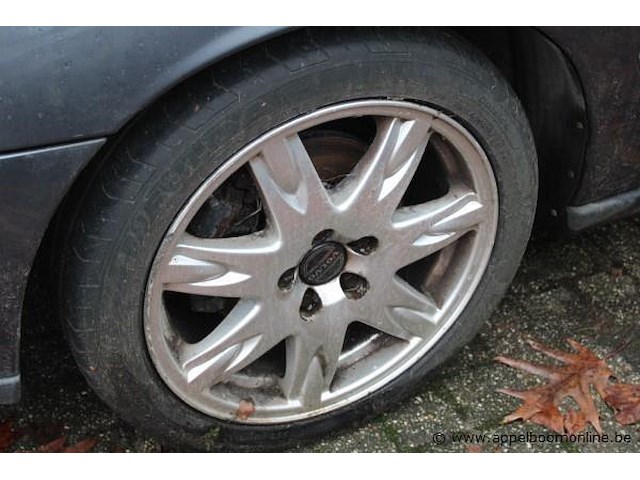 Stationwagen volvo v70, yv1sw799942396508, 1e inschr 27/04/04, 2401cm³, 120kw, euro 3, diesel, 324633km vlgs ltst keuring, kentekenbewijs, gelijkvormigheidsattest, keuring gelding 27/04/2020 - afbeelding 2 van  13