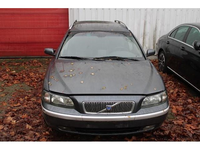 Stationwagen volvo v70, yv1sw799942396508, 1e inschr 27/04/04, 2401cm³, 120kw, euro 3, diesel, 324633km vlgs ltst keuring, kentekenbewijs, gelijkvormigheidsattest, keuring gelding 27/04/2020 - afbeelding 6 van  13