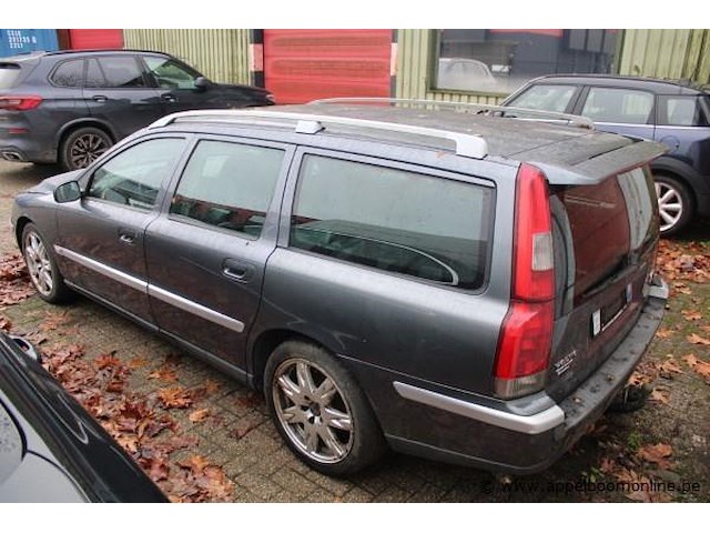 Stationwagen volvo v70, yv1sw799942396508, 1e inschr 27/04/04, 2401cm³, 120kw, euro 3, diesel, 324633km vlgs ltst keuring, kentekenbewijs, gelijkvormigheidsattest, keuring gelding 27/04/2020 - afbeelding 9 van  13