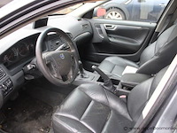 Stationwagen volvo v70, yv1sw799942396508, 1e inschr 27/04/04, 2401cm³, 120kw, euro 3, diesel, 324633km vlgs ltst keuring, kentekenbewijs, gelijkvormigheidsattest, keuring gelding 27/04/2020 - afbeelding 10 van  13