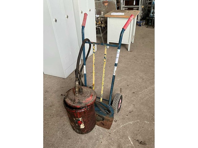 Steekwagen met vetpomp - afbeelding 2 van  6