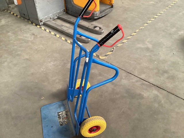 Steekwagen met volkern wielen - afbeelding 1 van  4
