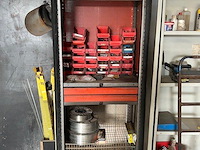 Steekwagentje blauwe kleur, rolwerkkast rode kleur, metalen kast met producten (7,8,9) - afbeelding 3 van  7