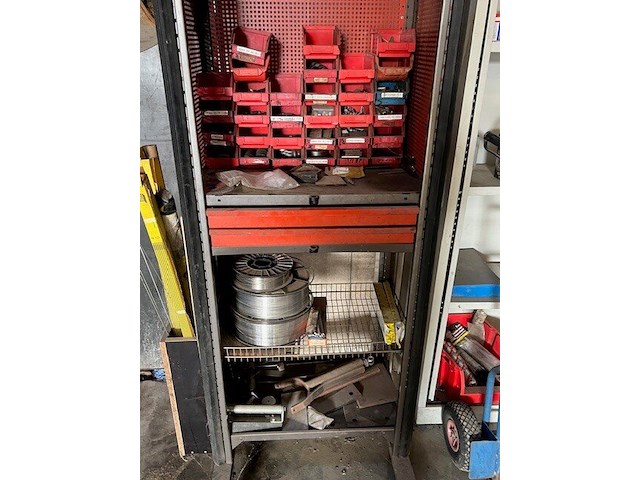 Steekwagentje blauwe kleur, rolwerkkast rode kleur, metalen kast met producten (7,8,9) - afbeelding 4 van  7