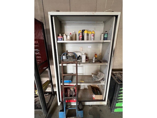 Steekwagentje blauwe kleur, rolwerkkast rode kleur, metalen kast met producten (7,8,9) - afbeelding 7 van  7