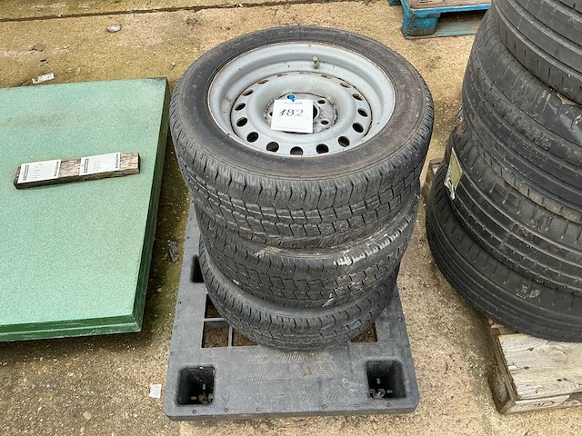 Steel beltred 195/50r13c 104/101n frt aanhangwagen band, wiel en velg (3x) - afbeelding 1 van  2