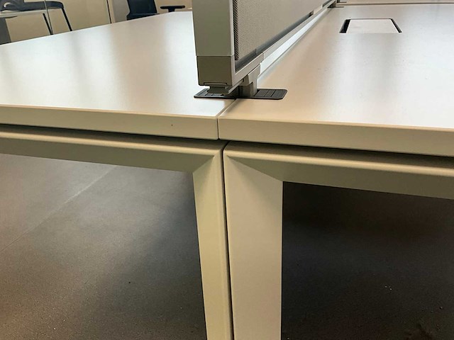 Steelcase bureau-eiland 160x160 (grijze wand) - afbeelding 10 van  10