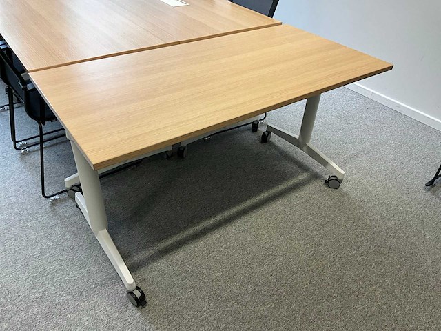 Steelcase inklapbare mobiele tafel (3x) - afbeelding 1 van  5