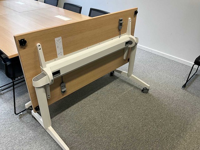 Steelcase inklapbare mobiele tafel (3x) - afbeelding 3 van  5