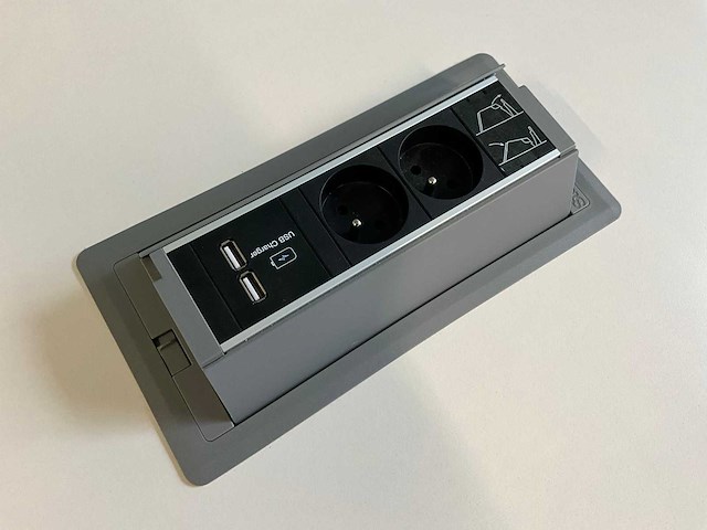 Steelcase inklapbare mobiele tafel met stekkerblok (2x) - afbeelding 1 van  4