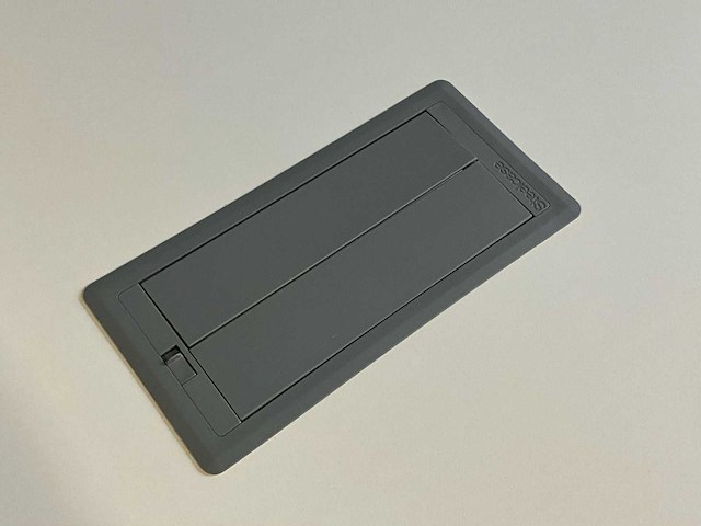 Steelcase inklapbare mobiele tafel met stekkerblok (2x) - afbeelding 2 van  4