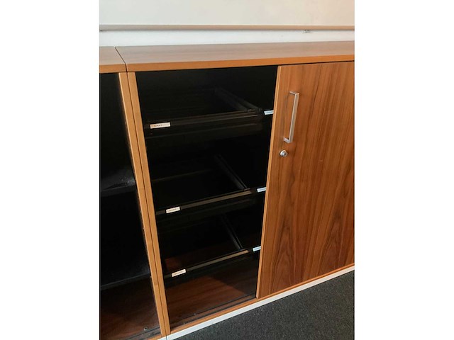 Steelcase schuifdeurkast (2x) - afbeelding 2 van  6
