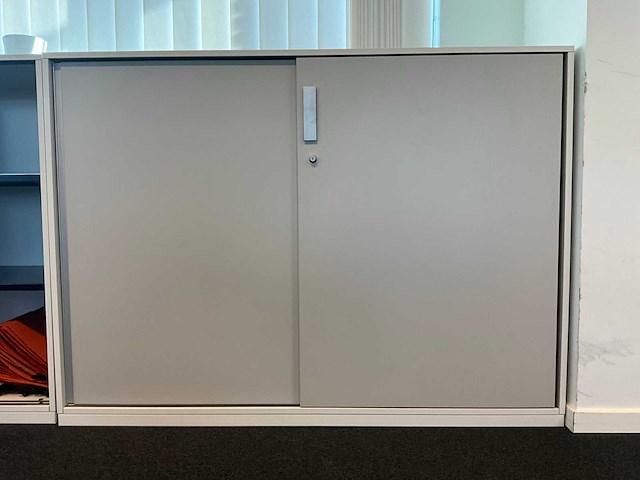 Steelcase schuifdeurkast (2x) - afbeelding 1 van  6