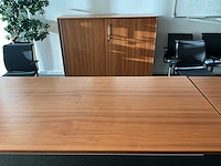 Steelcase vergadertafel (2x) + schuifdeurkast - afbeelding 1 van  18