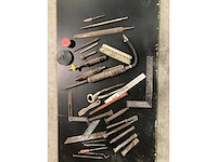 Steenkappersmateriaal: pneumatische beitels, veilen, winkelhaken, beitels - afbeelding 1 van  1