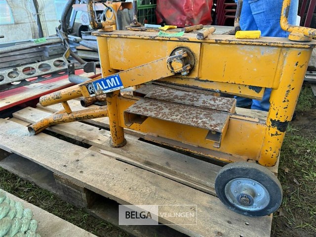 Steenknipper - afbeelding 1 van  7